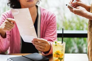 Qerko zavedlo poplatek za online platbu, někteří hosté to vyčetli restauracím - Novinky